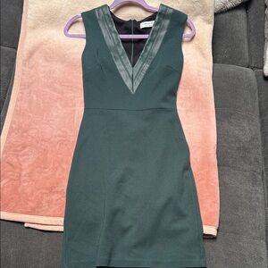 Bailey 44 Green Sleeveless Sheath Dress – XS – Leather Trim V-Neck – Made in USA